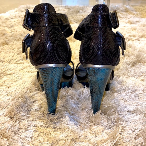 Black Heels - Picture 3 of 9